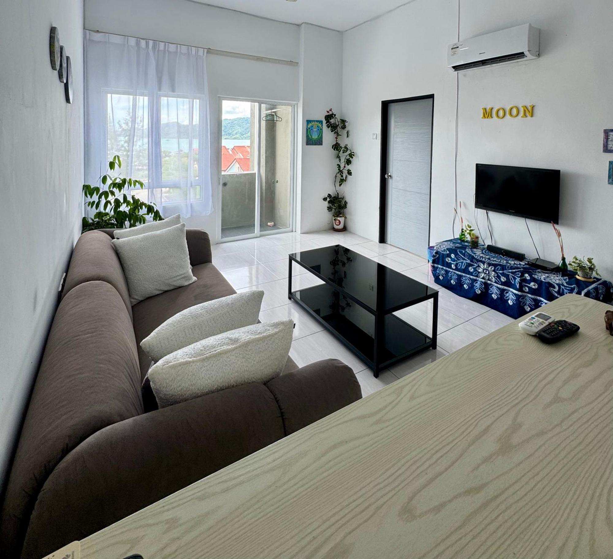 Full Moon Apartment Kuah Esterno foto