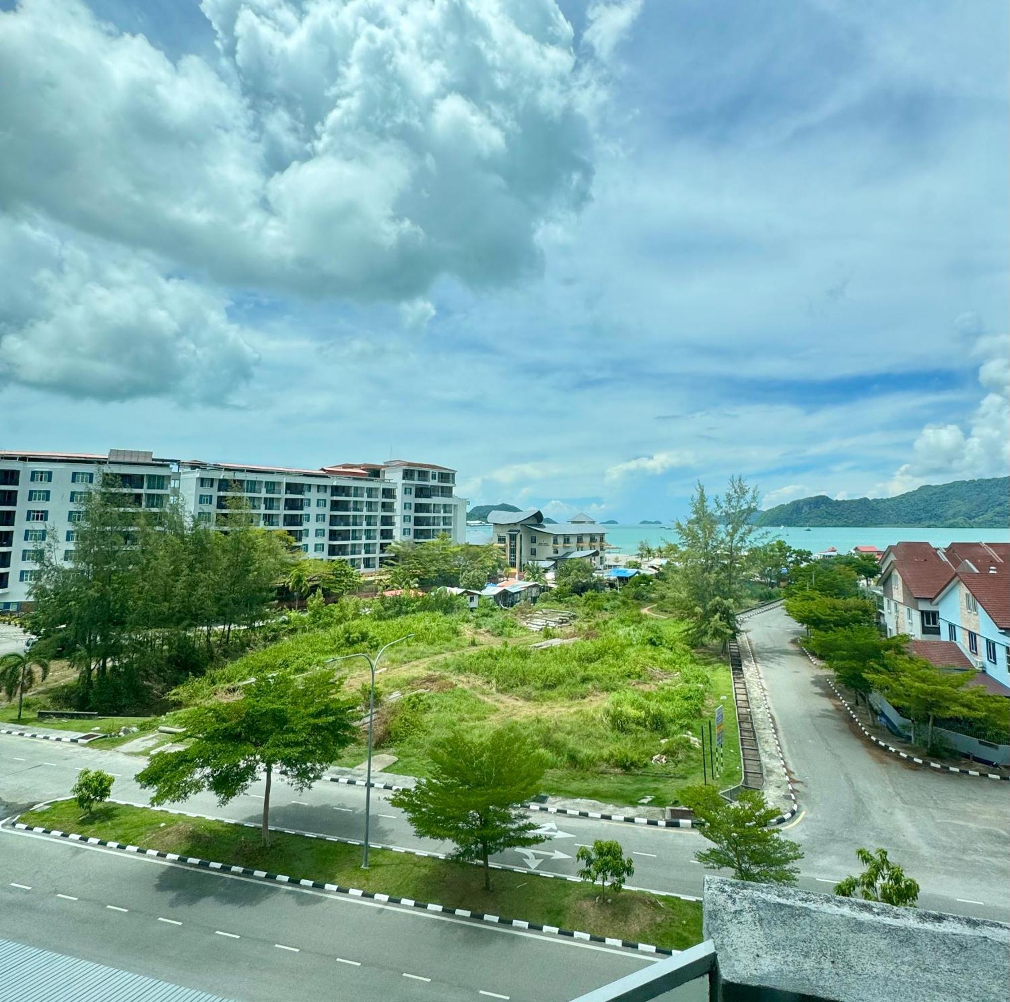 Full Moon Apartment Kuah Esterno foto