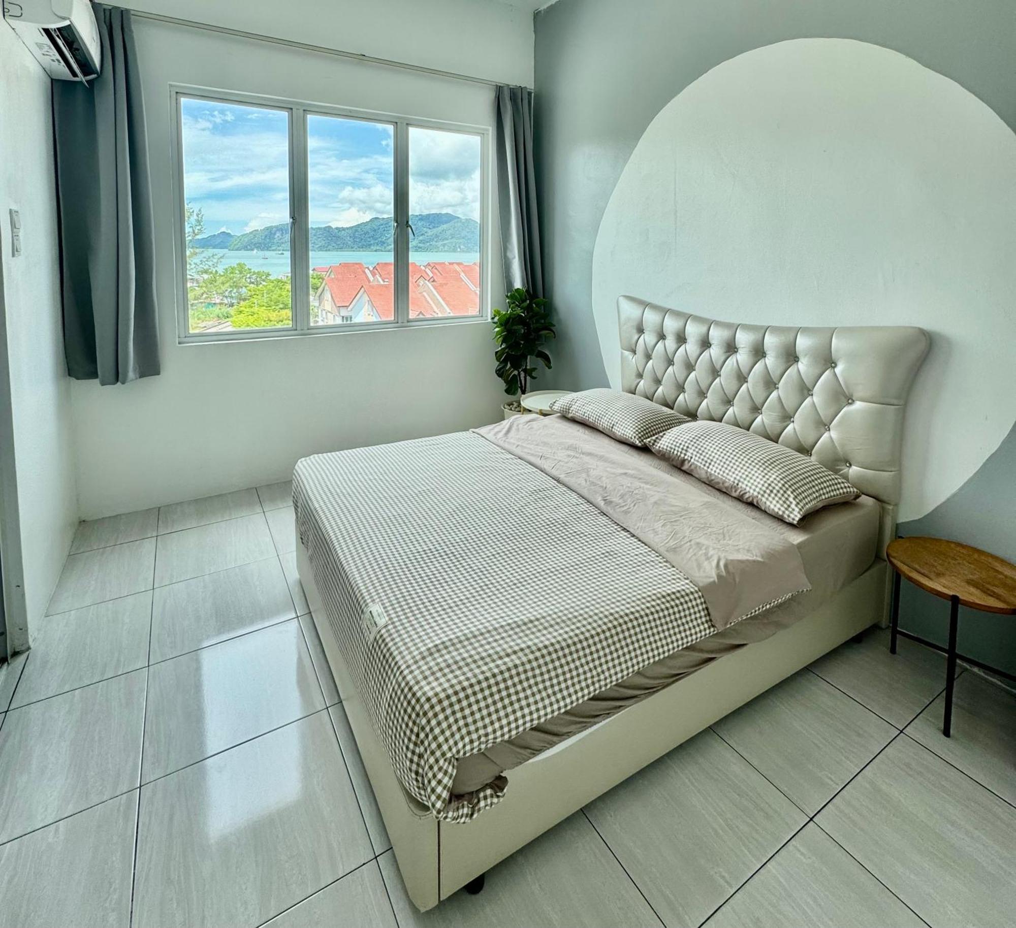 Full Moon Apartment Kuah Esterno foto